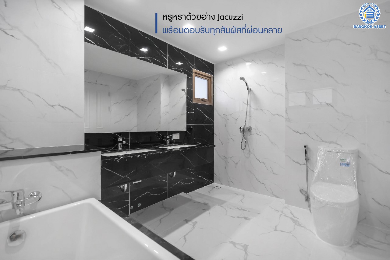 คฤหาสน์ตกแต่งใหม่ หลังใหญ่ที่สุดเท่าที่เคยมีมา!! แบรนด์ Sansiri ม.เศรษฐสิริ สนามบินน้ำ แปลงมุม ดีไซน์สุด Luxury ทำเลโซนเมือง! เนื้อที่ 121.3 ตร.ว. บนพื้นที่ใช้สอยถึง 510 ตร.ม. ฟังก์ชันจัดเต็ม 4 ห้องนอน 5 ห้องน้ำ 1 ห้องแม่บ้าน 1 ห้องอเนกประสงค์ จอดรถได้ถึง 5 คัน บนทำเลใกล้เซ็นทรัลรัตนาธิเบศร์ และ MRT สายสีม่วง "สถานีแยกนนทบุรี1"